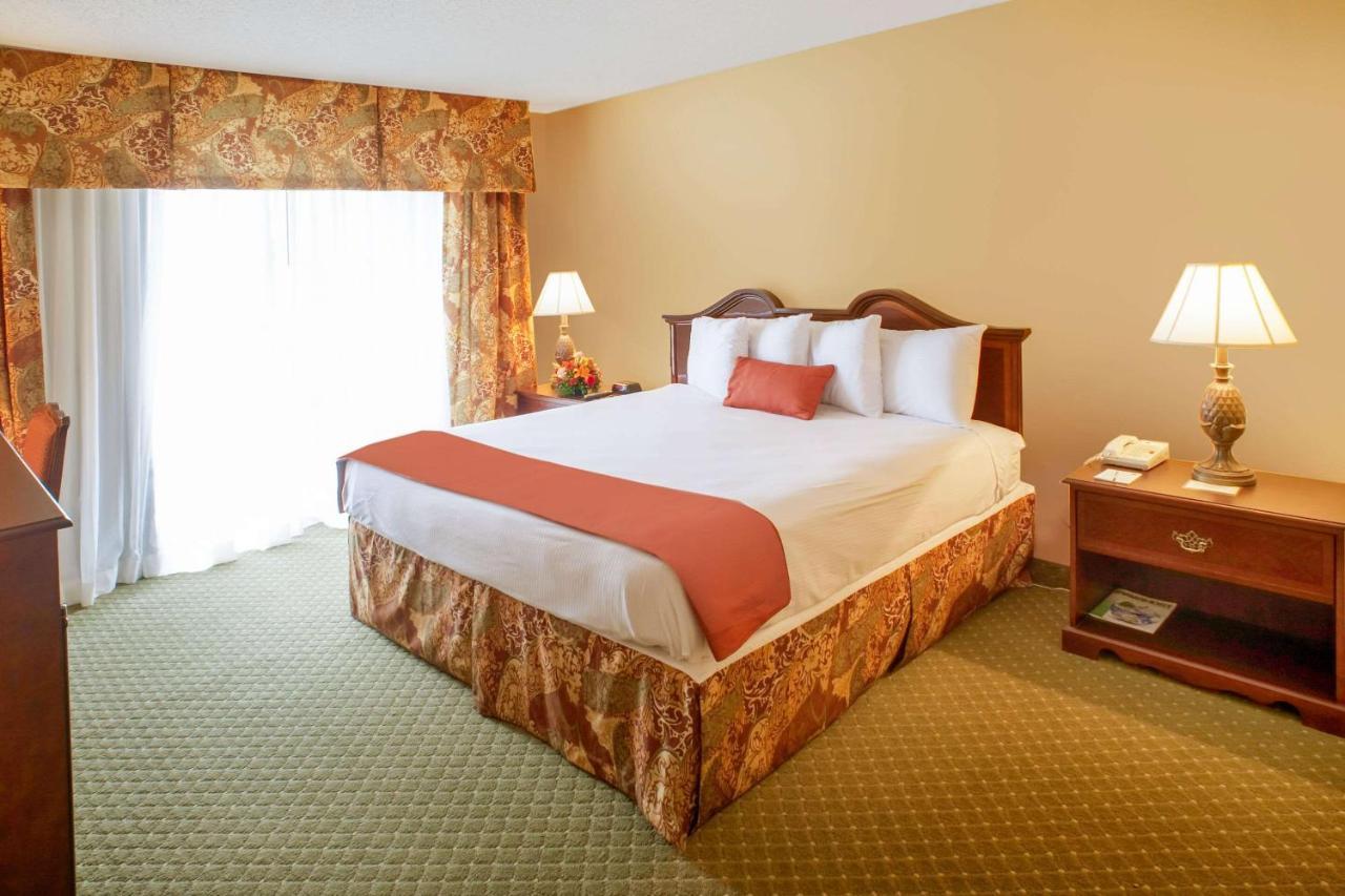 Clarion Hotel & Suites Convention Center Fredericksburg Exteriér fotografie